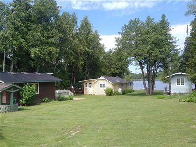 ***Private Waterfront Cottage on Buckhorn Lake with 2 Extra Sleeping Cabins***