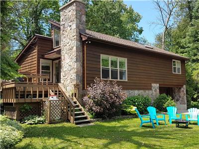Large, Stunning Family Cottage in Amberley Beach! About 80 meters from the sandy beach...