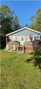 Lakefront Cottage with Hottub just north of Gimli on Lake Winnipeg