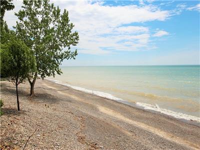 Waterfront Charmer - Close to Long Beach Conservation Area