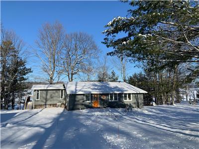 Graphite Bay HideAway Cottage ** Winter Special**