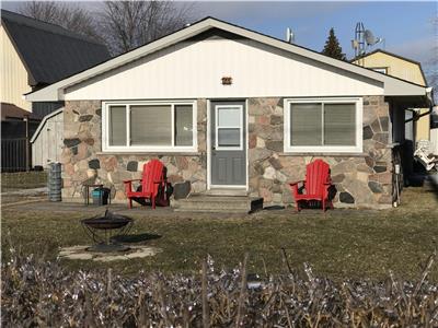 Tidy Cottage in Long Point - Channel docking for your boat