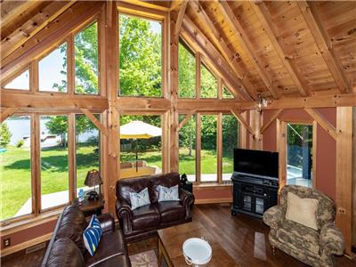 Spectacular Muskoka timber frame lakefront cottage near Huntsville * hot tub * fire pit * basketball