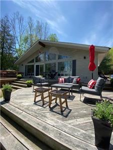 RED FOX LAKEHOUSE - Modern + Rustic on Beautiful Haliburton Lake