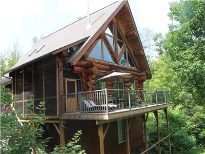 Private Waterfront Log Cottage Retreat, Bob's Lake