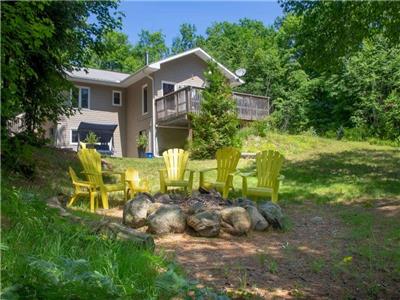 Paddles Retreat - Beautiful 4BR Cottage w/ Great Swimming, Games Room, Unlimited Wi-Fi