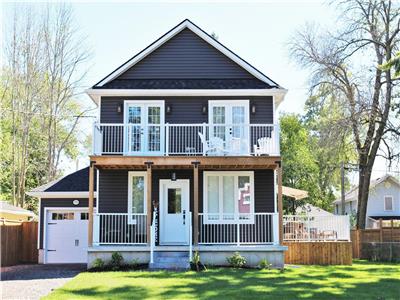 Crystal Clear Cottage - A True Gem! - Sleeps 8 Adults, Air Conditioning, Hot Tub