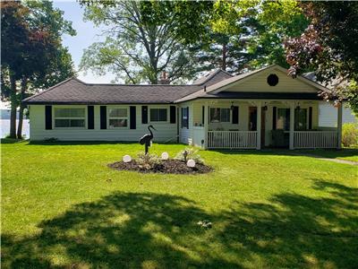 Spectacular waterfront rental on Sturgeon Lake!