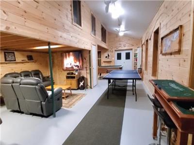 Mallard Rock Cottage on Stoney Lake, plus a guesthouse & Games room Relax with family & friends