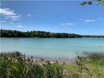 Yellow Cottage Sandy Lake - aka Caribbean Lake - Buckhorn ON - SuperHost Property