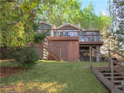 Manitouwabing Shores - Beautiful Pet-Friendly Cottage in Parry Sound w/ Great Swimming & Lots to Do