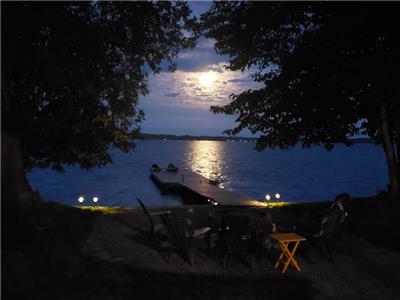 Blue Lakehouse on Lake Couchiching with Kayaks and Hot tub