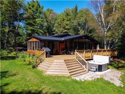 Red Cedar Chalet on Brady Lake (hot tub and sauna)