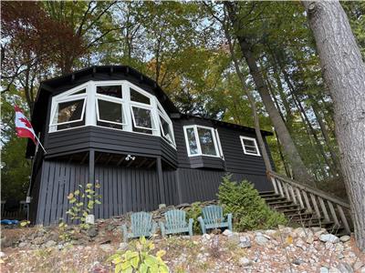 Classic 'Muskoka' Cottage on the Moon River, Bala.