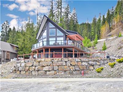 Year-Round Lakeview Completely Turnkey Package Beautifully Developed Walkout Cottage