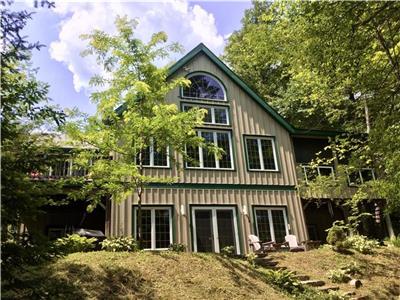 Polaris Taigh - Waterfront Cottage on the Madawaska River