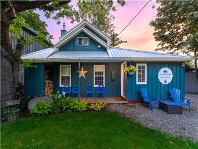 Waterfront Skipping Rock Lake House A/C, Heat, Gas Fireplace + Outdoor Firepit & Seasonal Bunkie