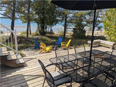 4 BR waterfront cottage w/hot tub & lightening fast internet near Tobermory. Singing Shores Cottage