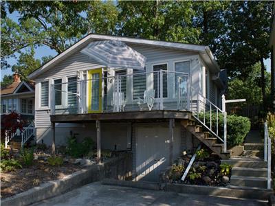 Goldfish Cottage: Cute Cottage steps from the Beach in Grand Bend! No Fees or Cleaning Charges!