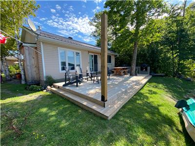 Muskoka Cabin with Private Beach and WIFI