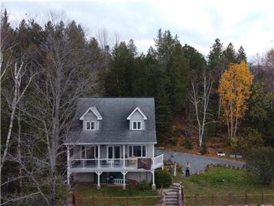 Blue's Cottage-Peculiarly Captivating with Picture Perfect View of the Lake and Sunset