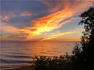 Charming Lake Huron Cottage ON the beach!