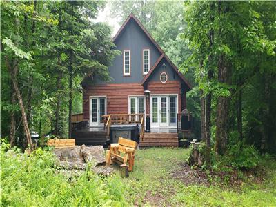Dingle Run Lodge with hot tub & sauna (ski-in/ski-out)