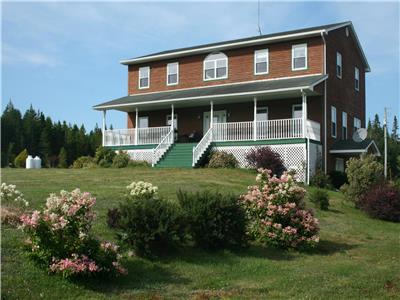 new horton lake cottages, waterfront, 6 bedrooms and ensuites, dining room, kitchen, livingroom,fami