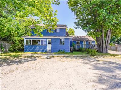 Charming Wasaga Beach Cottage- 3 min walk from beach!