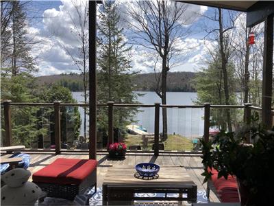 Muskoka waterfront paradise! A/C, Private Beach, Sauna, Hot tub, Wifi, Indoor Fireplace, Boats