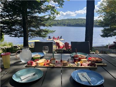 Muskoka waterfront paradise! A/C, Private Beach, Sauna, Hot tub, Wifi, Indoor Fireplace, Boats