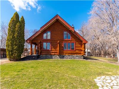 Come stay at Lazy Days Lodge in Lac du Bonnet (Sleeps 24)! ***Now booking Spring/Summer 2025***