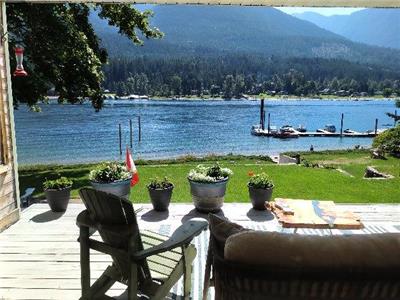 Bearfoot Beach House, Kootenay Lake near Nelson BC, sandy beach, golf, skiing, hiking, hot springs