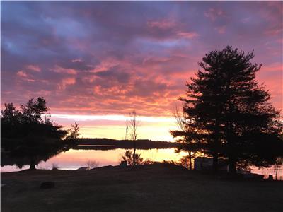Rustic 3 bedroom cottage on Dog Lake