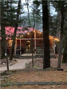 Silent Moorings - a 4 BR Log Cottage on clean, clear Lake Talon