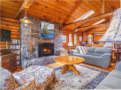 Silent Moorings - a 4 BR Log Cottage on clean, clear Lake Talon