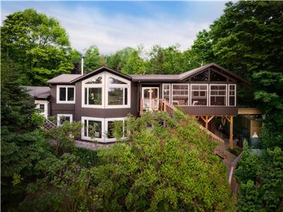 Luxury Lake House, Sunsets, Hot Tub, Sauna, Elegance & Comfort Await!