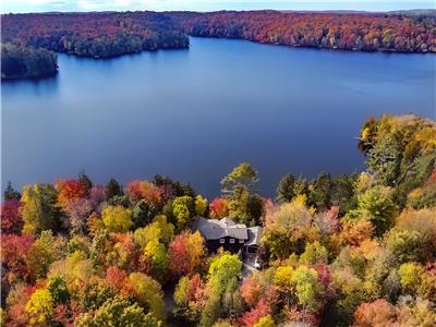Luxury Lake House, Sunsets, Hot Tub, Sauna, Elegance & Comfort Awaits!