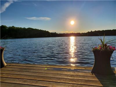 Loch Nager 3 Bedroom cottage on Dark Bay, Lake Muskoka with option of Bunkie sleeps 2