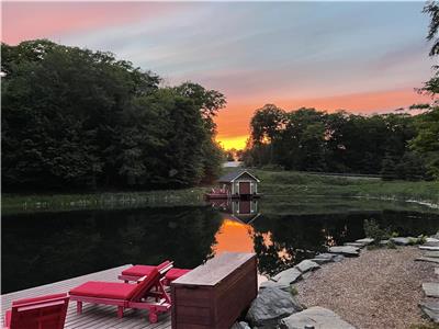 Luxury Cottage with Pristine Pond, Hot Tub, Fire Pit - Perfect for Families! - MONTHLY RENTALS ONLY