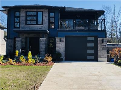 Book for Winter. Modern Cozy Cottage with rooftop deck. Just steps to Lake Huron bluff sunset views.