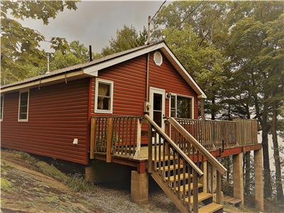 Waterfront cottage in Bracebridge area on Leonard Lake