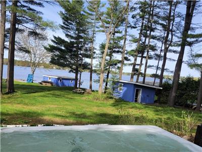 Muskoka Point ZEN - 2 Night Minimum. Lake, Beach, Toys, WiFi, HotTub. Only 90 mins from Toronto