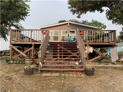 Lakefront Cozy getaway