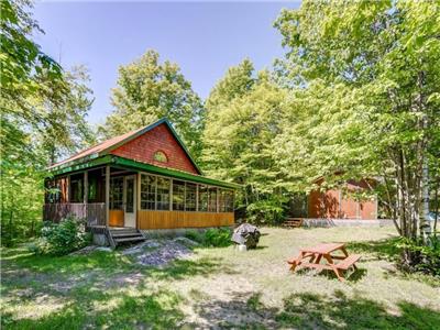 Lakeside Honey Bear Cottage - Val-des-Monts, Quebec