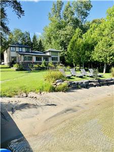 WATERFRONT PARADISE ( COTTAGE )