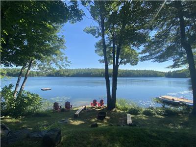 Relax and Unwind, Cozy Lakefront Cottage