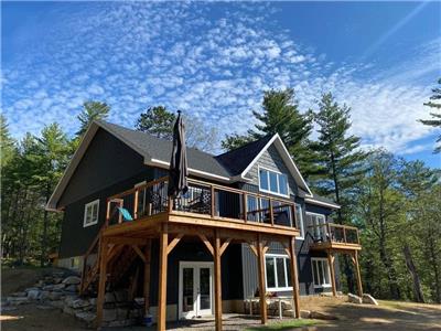 Lakefront Privacy & Serenity at Driftwood Hideaway; Skiing, Games, Fire pit, Nature Escape