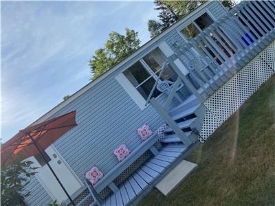 SUZY BLUES ON THE BEAUTIFUL BONNECHERE RIVER - Enjoy your large private cove beach