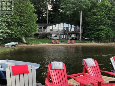 Gorgeous beachfront cottage with amazing views on prestigious Kennisis Lake.